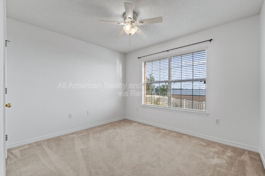 Building Photo - 742 Saltair Ln