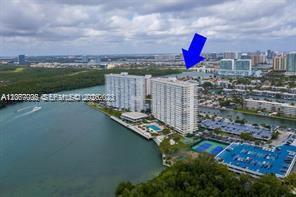 Building Photo - 300 Bayview Dr