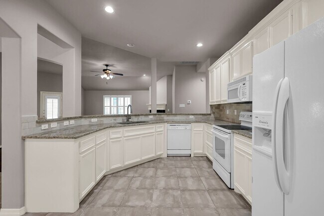Building Photo - Immaculate April Sound Patio Home 3/2.5/2