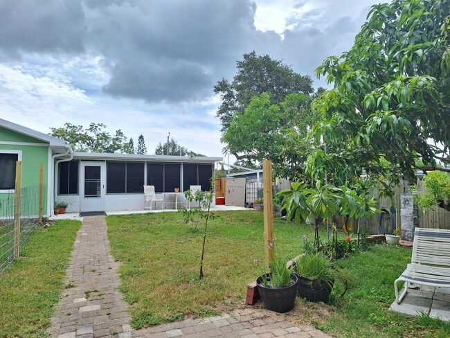 Building Photo - WINTER RENTAL OPTION!  LOCATION LOCATION M...