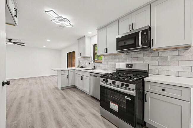 Building Photo - 7607 Grape St