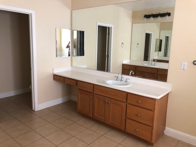 Building Photo - 550 Triple Crown Ct