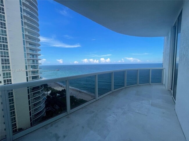 Building Photo - 16001 Collins Ave