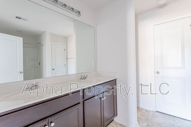 Building Photo - 34 Moorlyn Ln