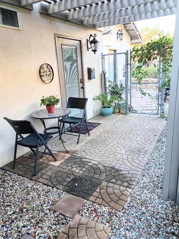 Building Photo - 1620 1/4 York Dr