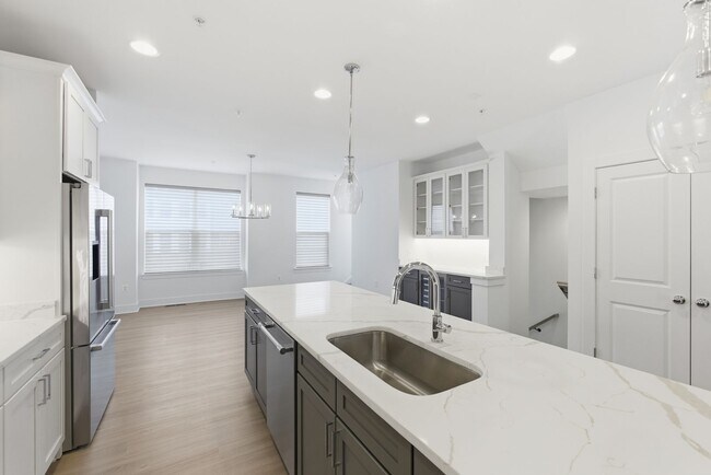 Building Photo - Beautiful 4 BR/4.5 BA EOG Townhome in Laurel!