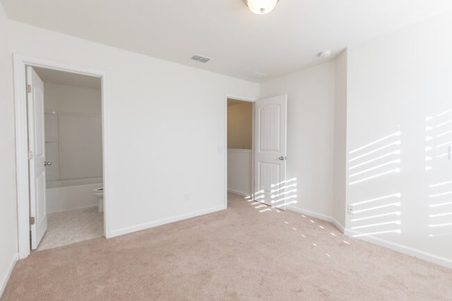 Building Photo - 1249 Riverbrook Dr