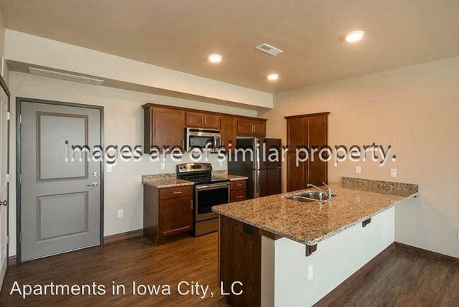 Building Photo - 602 S Dubuque St