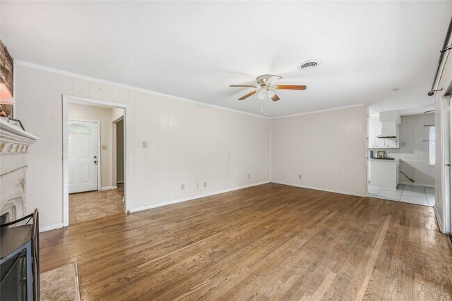 Building Photo - 435 Rollingwood St