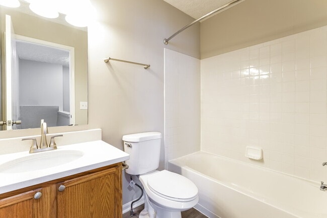 Building Photo - 568 Penn St