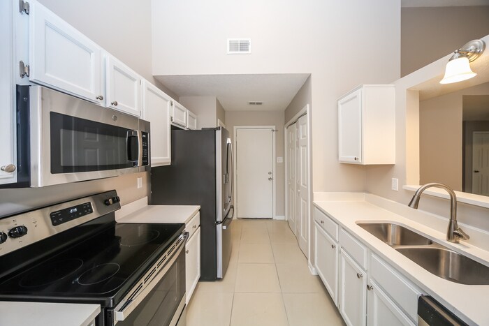 Building Photo - 9407 Garden Woods Dr