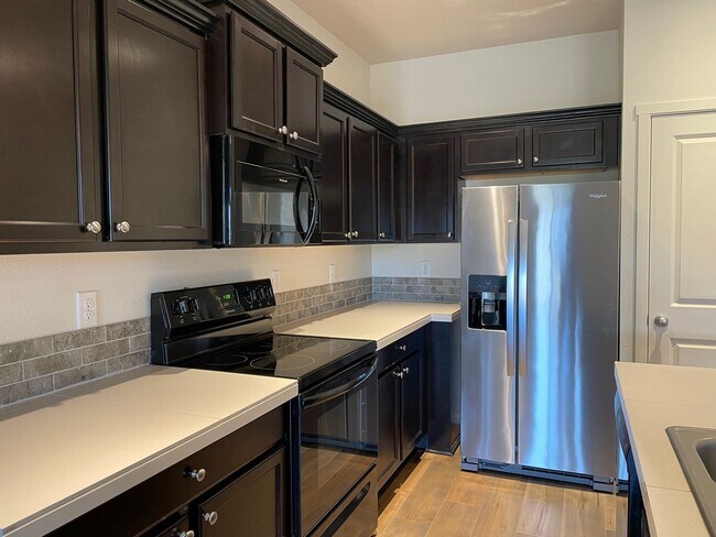 Building Photo - BEAUTIFUL 3 Bedroom 2.5 Bath Home! High Ce...