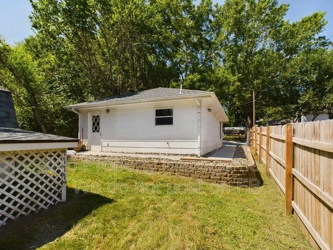 Building Photo - 6724 Sycamore Ave