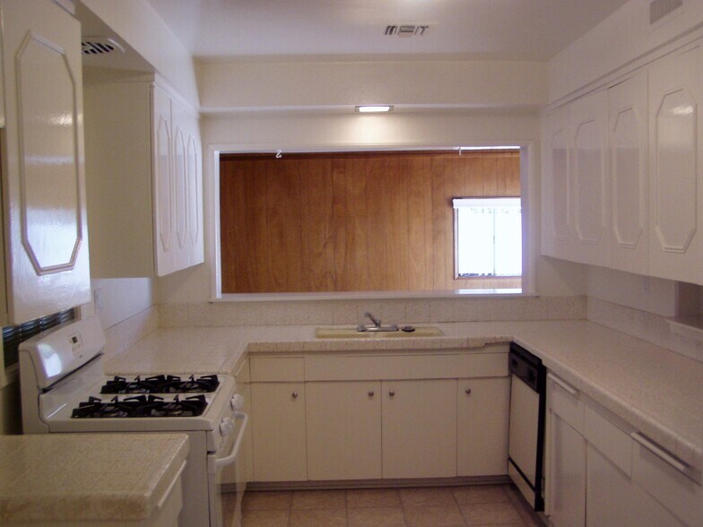 Building Photo - 8420 Casaba Ave