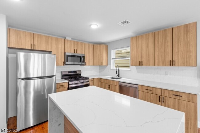 Building Photo - 19 Shaw Ave