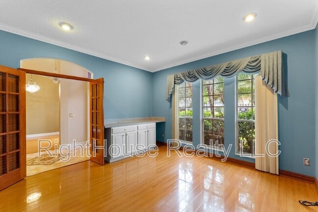 Building Photo - 1037 Bridgeway Blvd