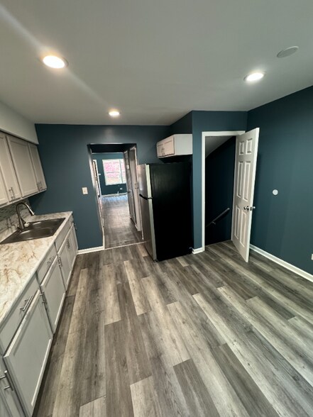 Building Photo - 8212 S Dobson Ave