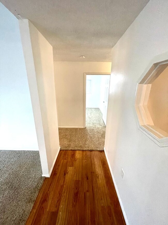 Building Photo - 3 Bedroom, 2 bath home in Sunset Village