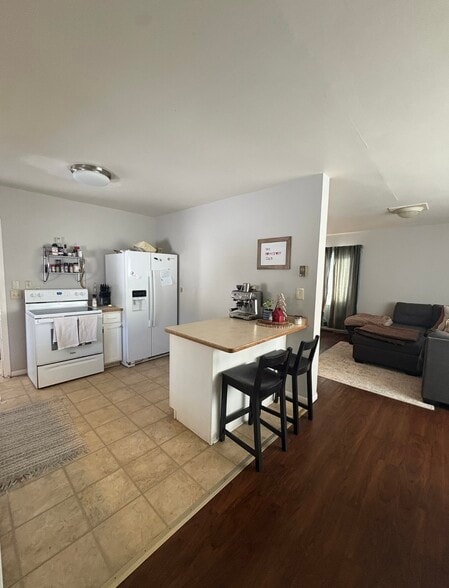 Building Photo - 2009 E 6th St