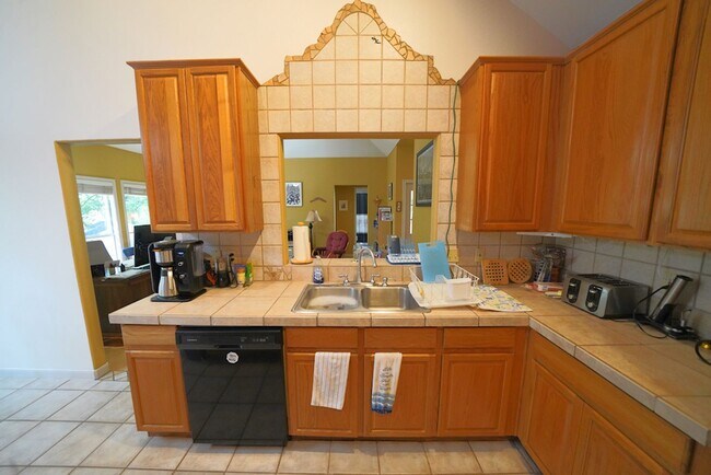 Building Photo - Gorgeous Home in the Coveted Greenshire Subdivision - Realtor Commission: $400
