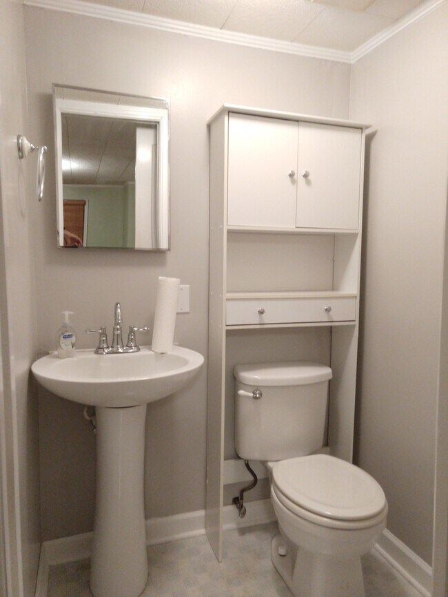 Building Photo - 2029 Stanford Dr SW