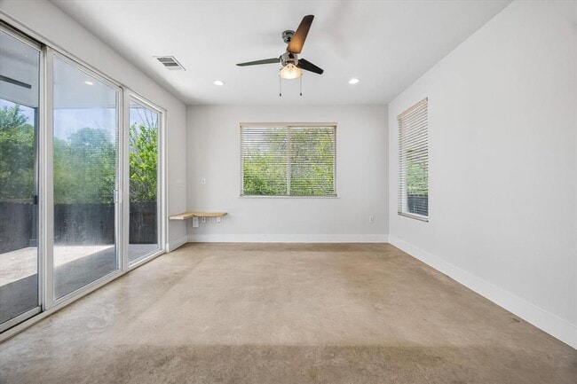 Building Photo - 1182 Ridgeway Dr