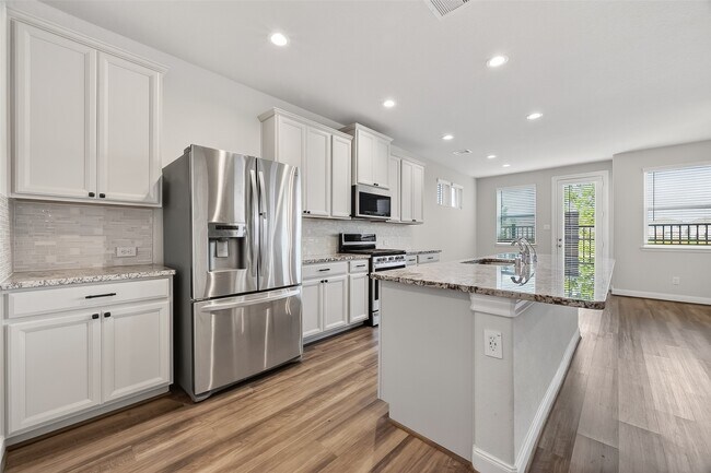 Building Photo - 9816 Magnolia Village Ln