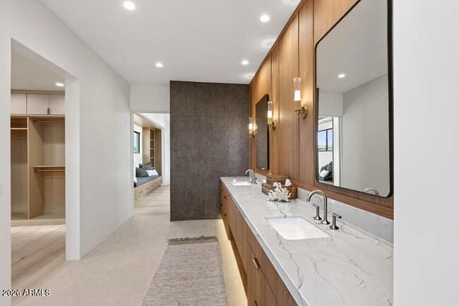 Building Photo - 9067 E Rimrock Dr