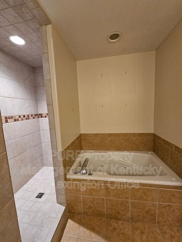 Building Photo - 321 Lebeau Dr