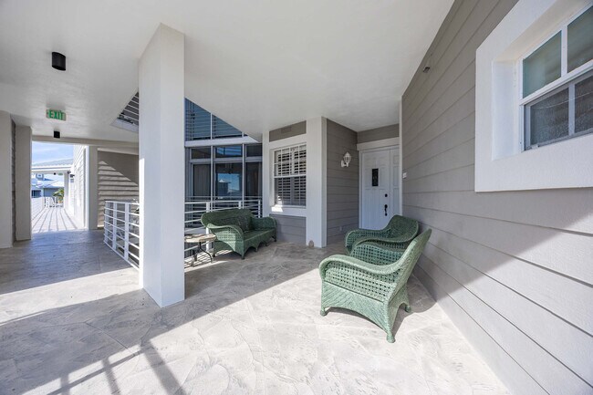 Building Photo - 828 Hideaway Cir E