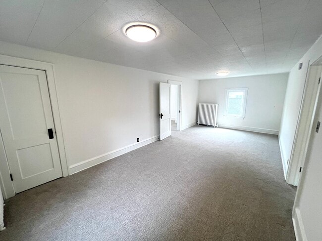 Building Photo - 3 Bedroom, 1 Bathroom Single-Family Home!