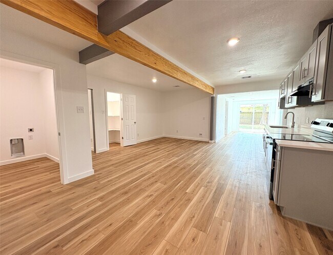 Building Photo - 3206 Avenue K