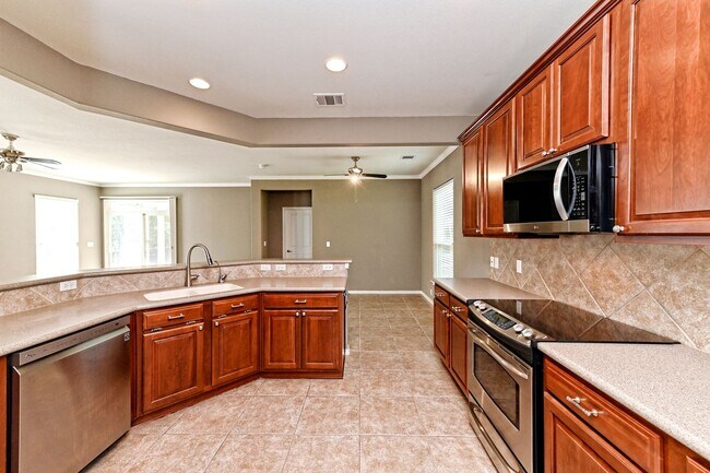 Building Photo - 533 Mill Pond Path