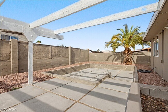 Building Photo - 6908 Kinkenon Dr
