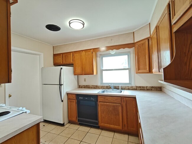 Building Photo - 65 Sandstone Ln