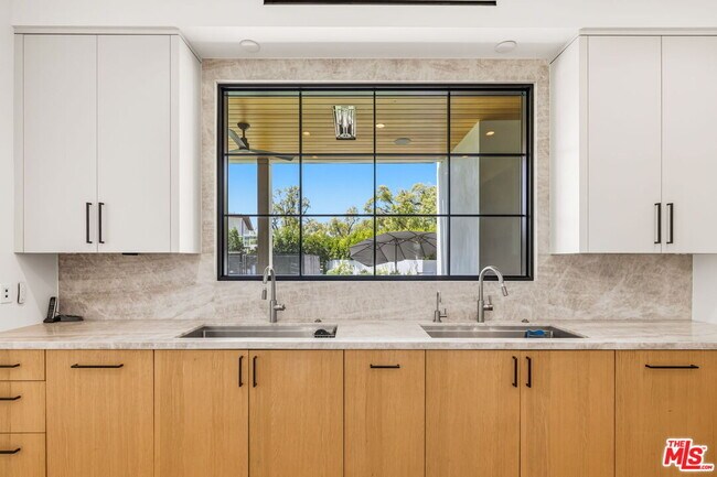 Building Photo - 9206 Monte Mar Dr