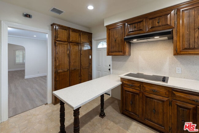 Building Photo - 4360 Kraft Ave