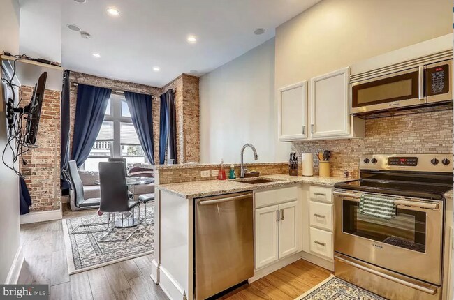 Building Photo - 1227 15th St NW