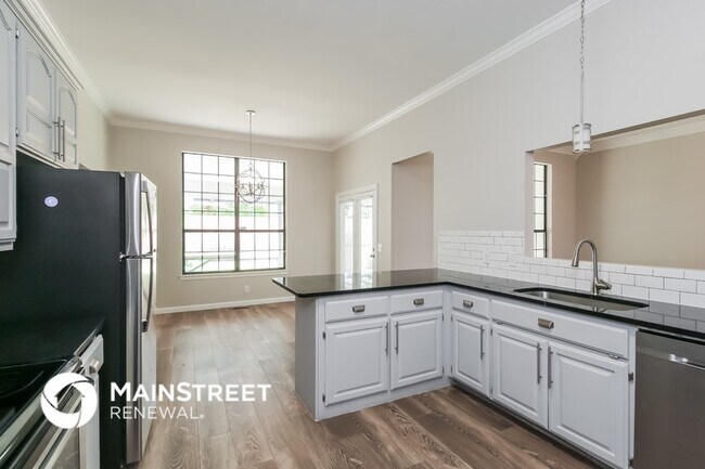 Building Photo - 400 Julie's Trail Cir