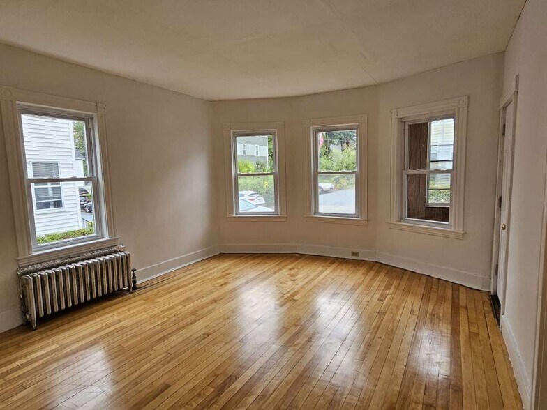 Building Photo - 20 Kosta St