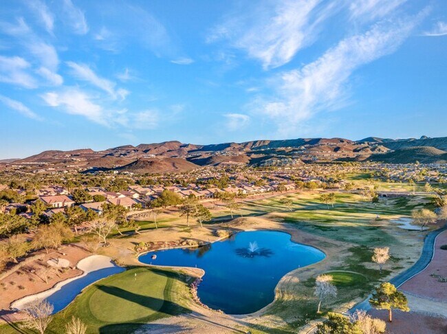 Building Photo - Beautiful Single-Story Home on the Golf Course in Sun City MacDonald Ranch (55+ Community)