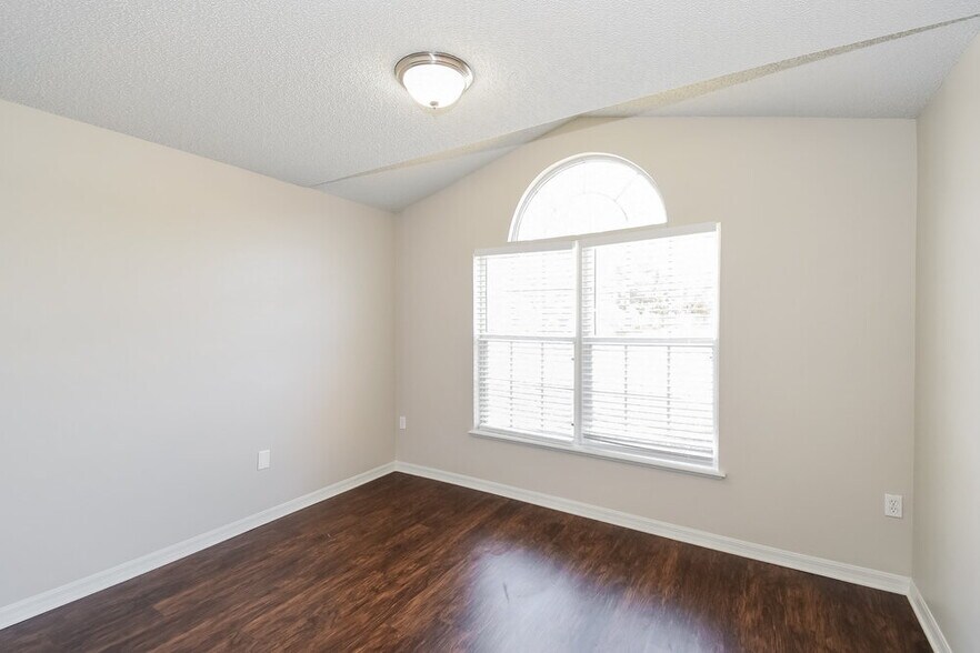 Building Photo - 7428 Prosperity Park Rd N