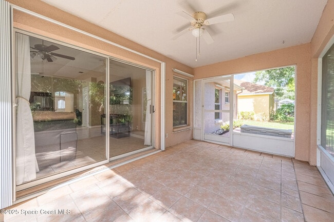 Building Photo - 1634 Sun Gazer Dr