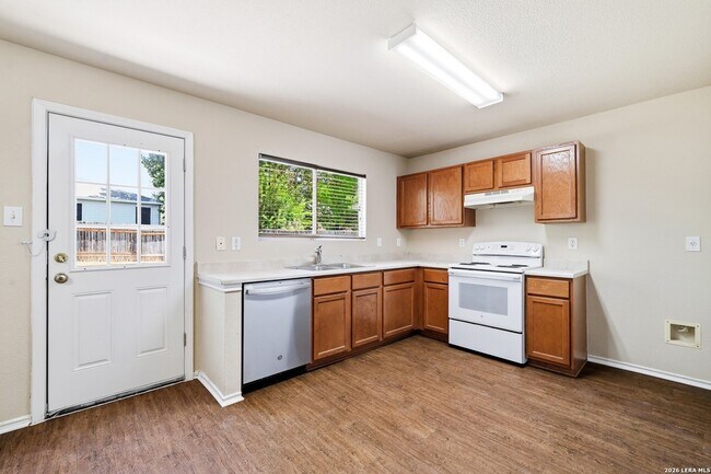 Building Photo - 210 Birchwood Bay