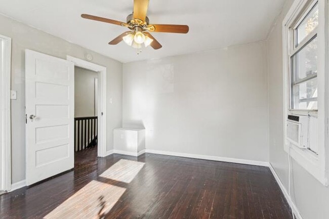 Building Photo - 710 W 31st St