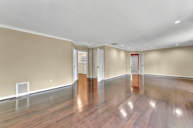 Building Photo - 119 St Clair Ct