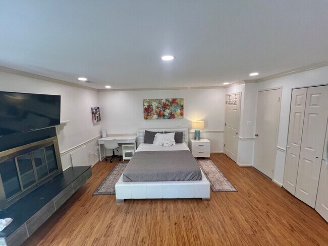 Building Photo - 11874 Sunrise Valley Dr