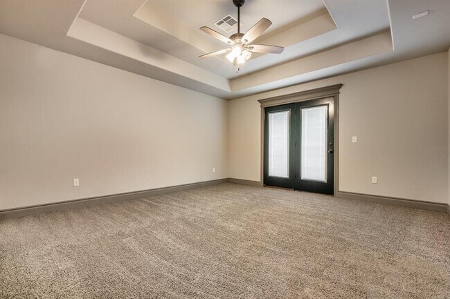 Building Photo - 6133 Oxnard St