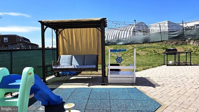 Building Photo - 2806 Ryerson Pl