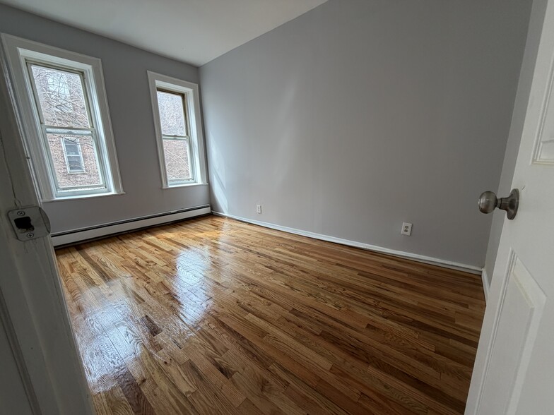 237 Lexington Ave 2R - 243 Lexington Ave